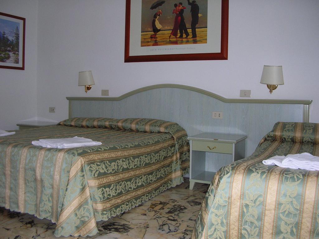 Vierbettzimmer mit eigenem Bad
