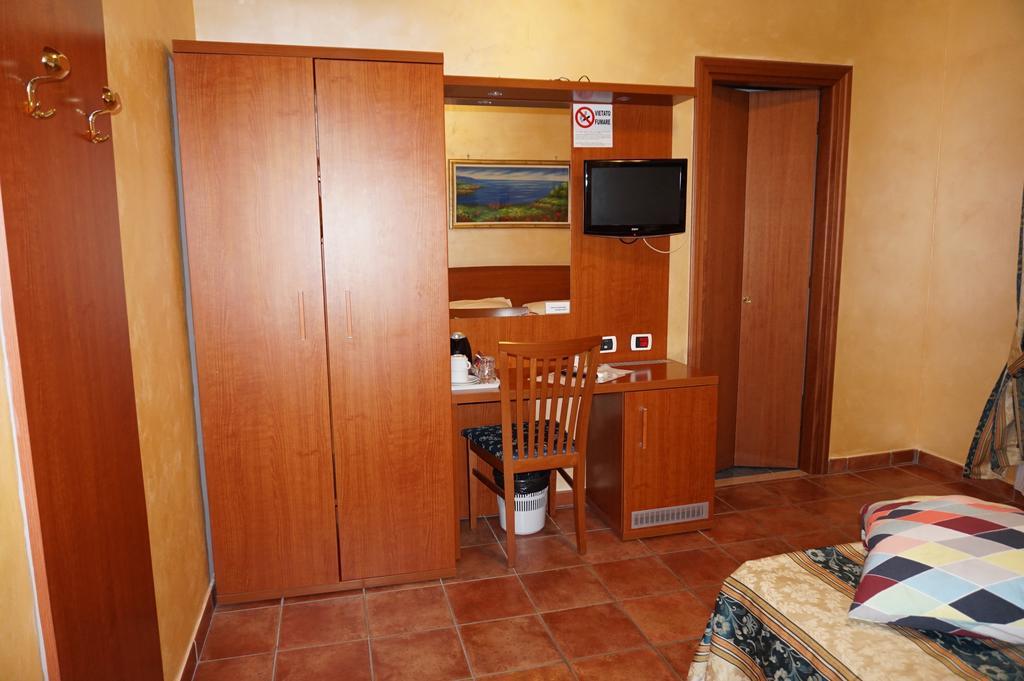 Double Room,81229845:JPEG