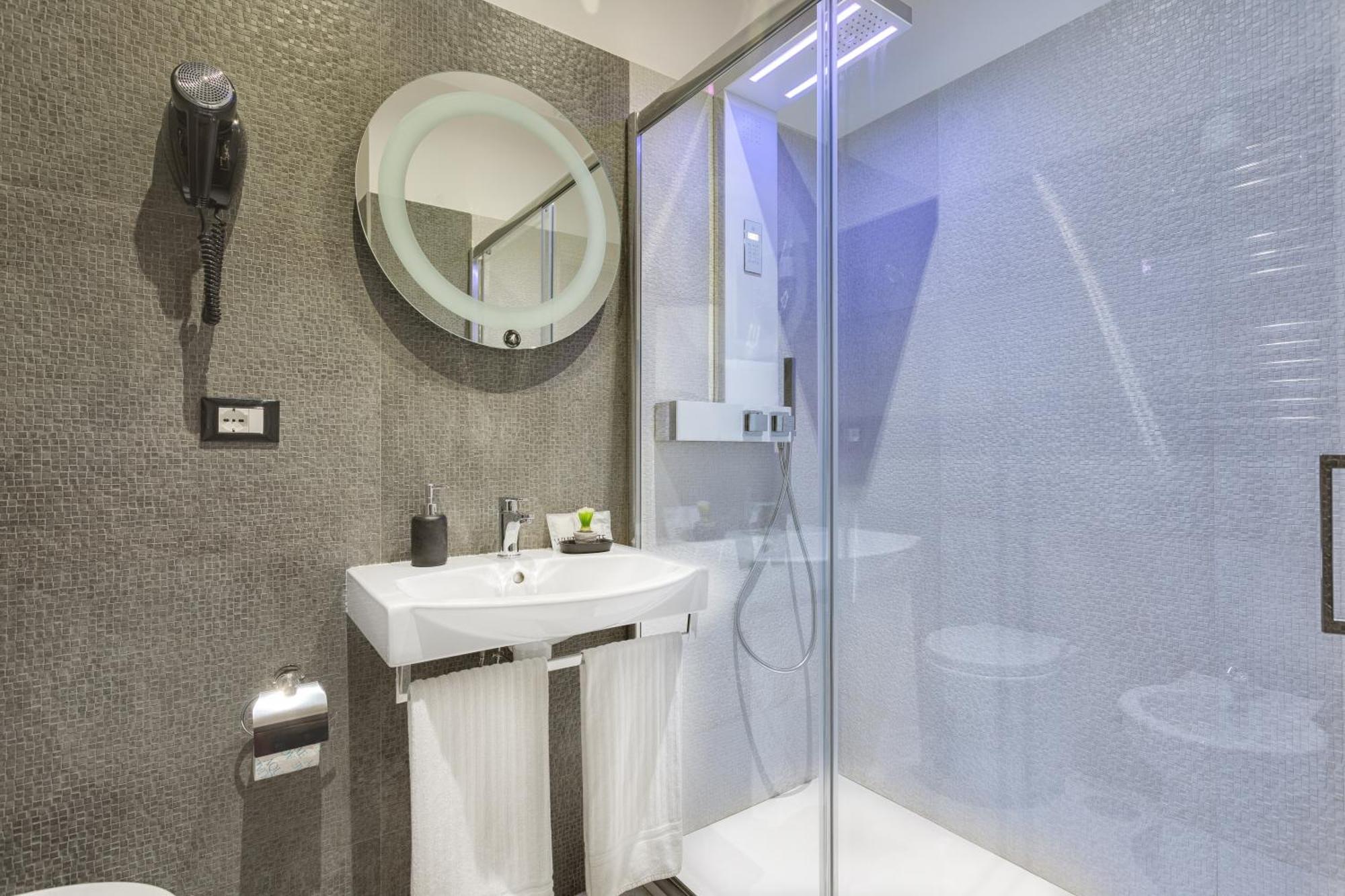 Standard Triple Room,227428319:JPEG