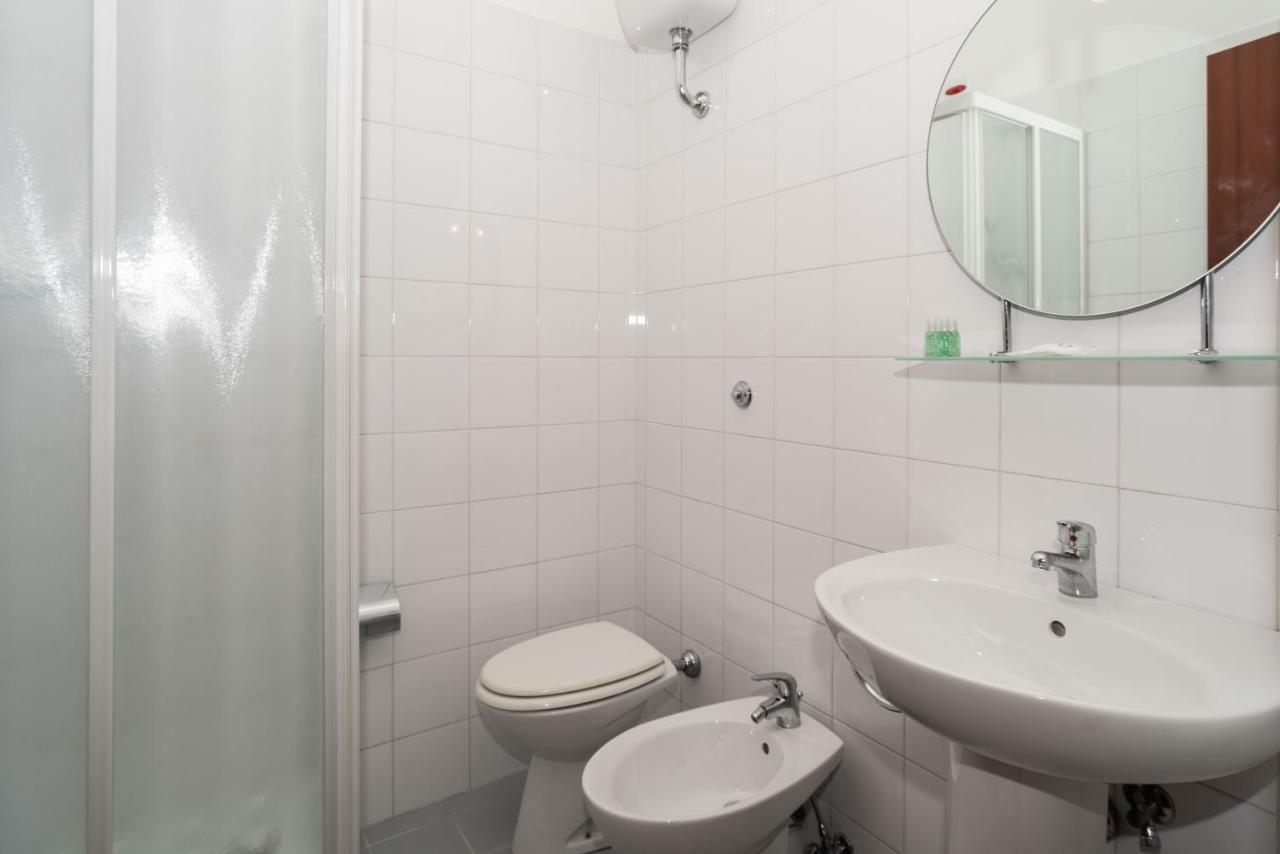 Standard Triple Room,827129879:JPEG