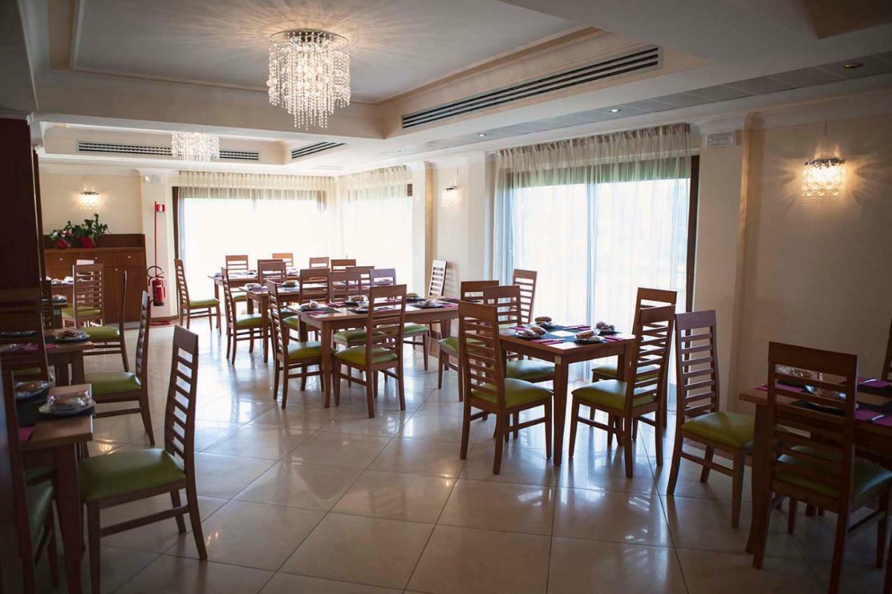 Deluxe Double or Twin Room Lake View