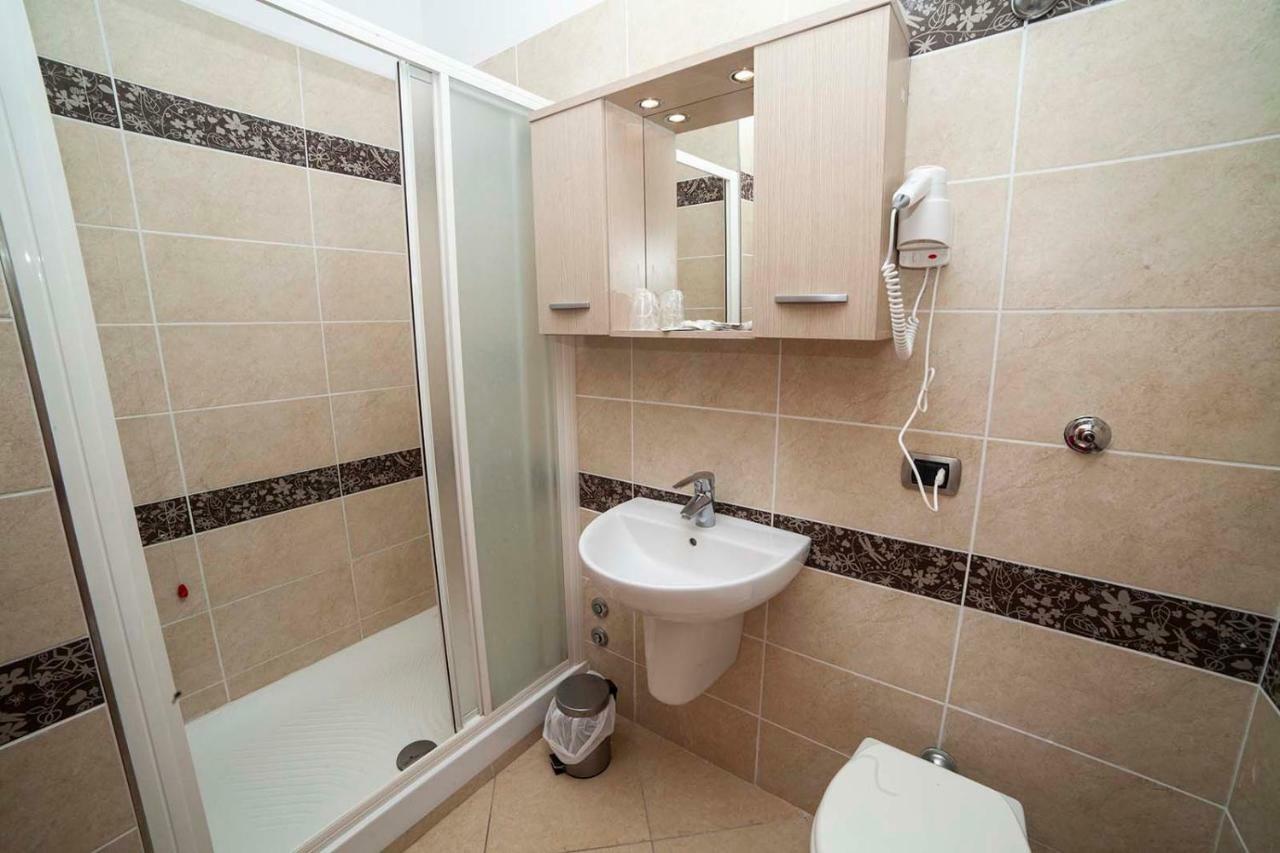Deluxe Double or Twin Room Lake View