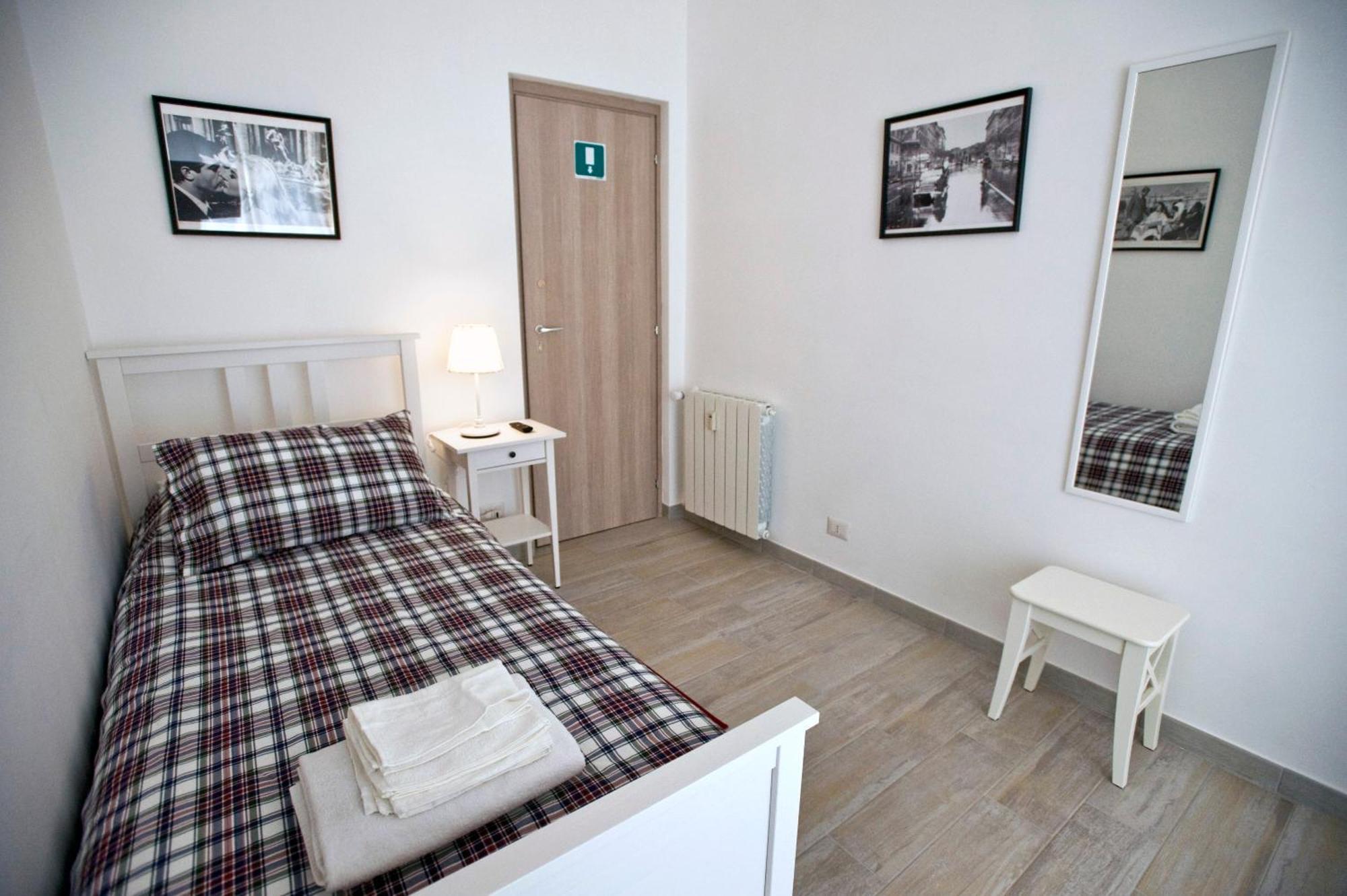 Single Room,869915456:JPEG