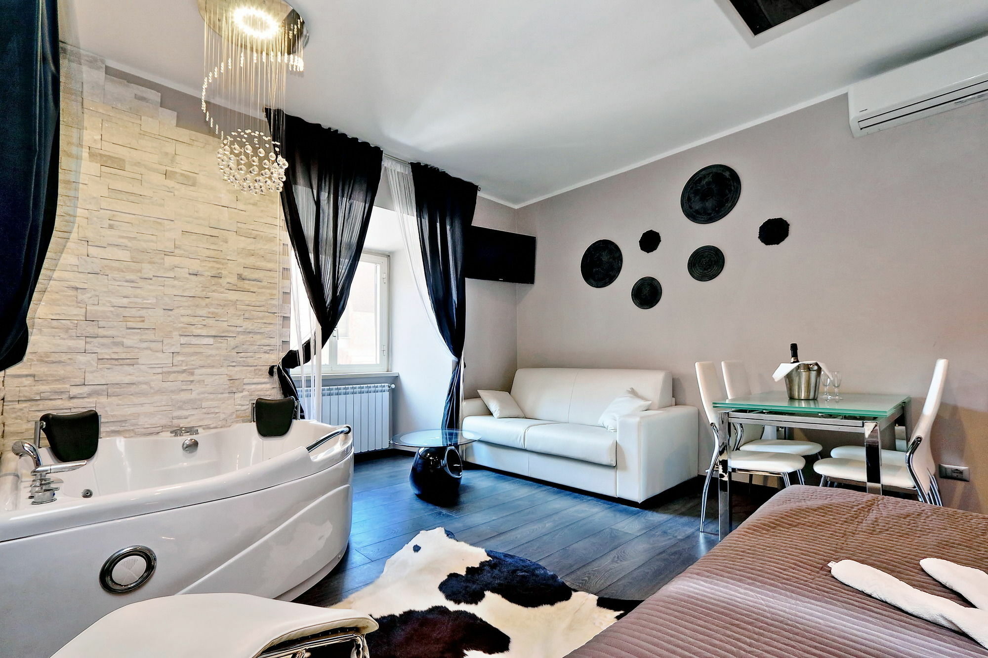 Superior Suite Spa Bath