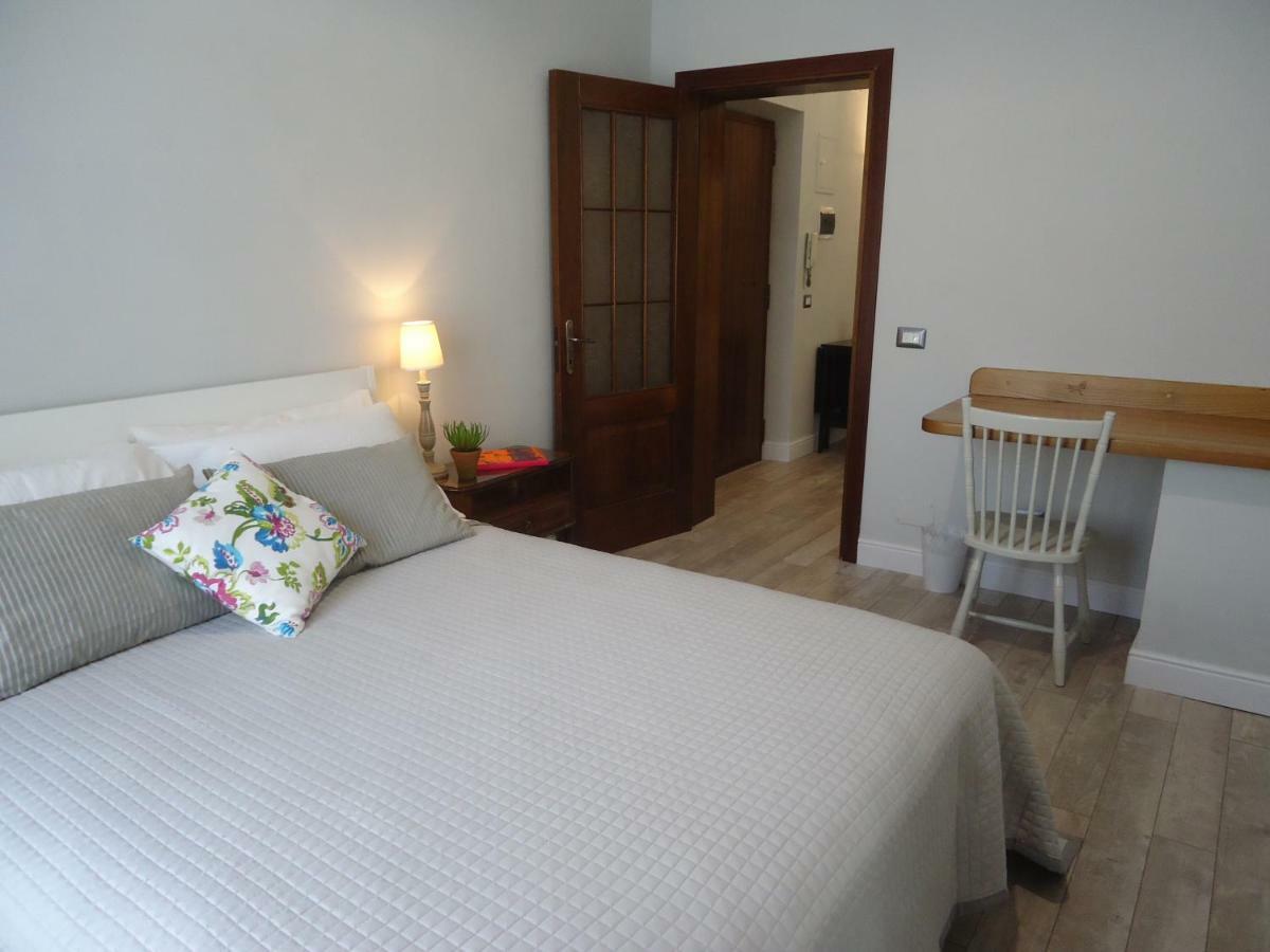 Two-Bedroom House,851870711:JPEG
