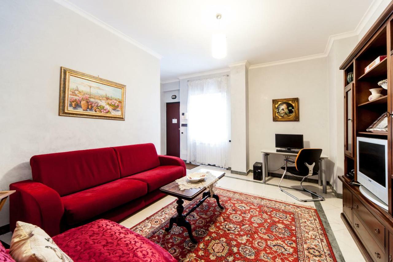 Two-Bedroom House,878804699:JPEG