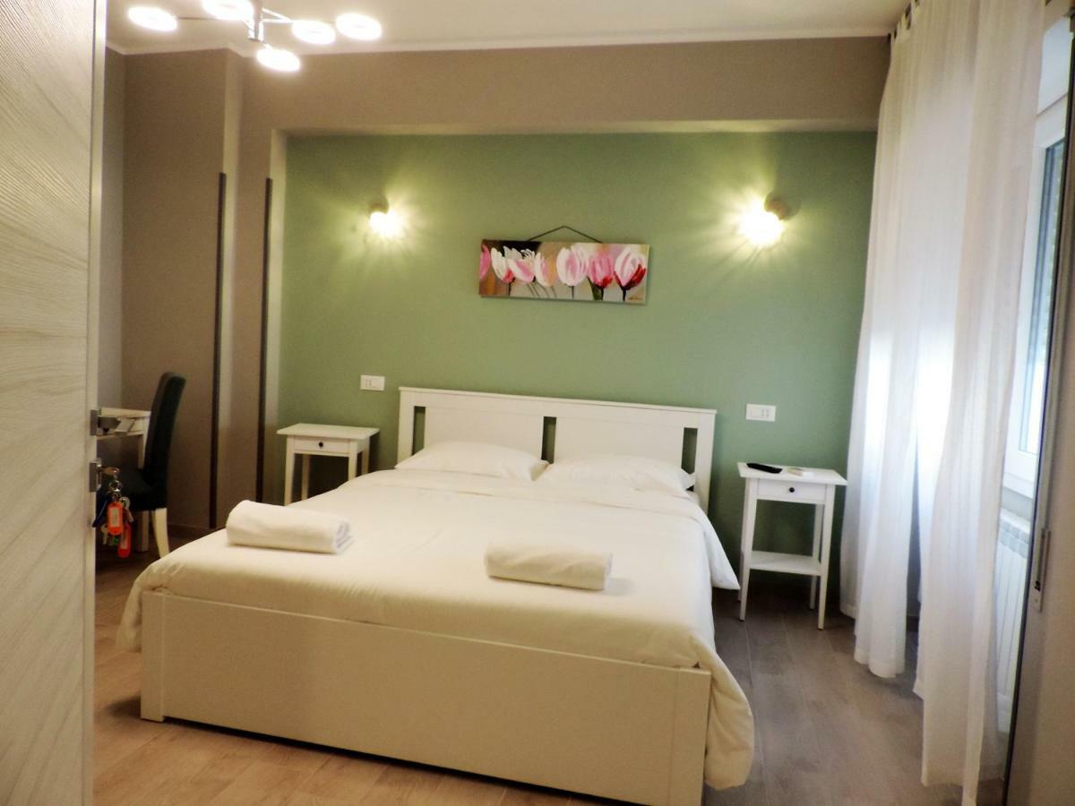 Double Room with Private Bathroom,887019349:JPEG