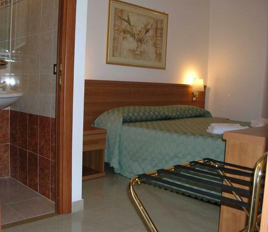 Double or Twin Room Private Bathroom,81232146:JPEG