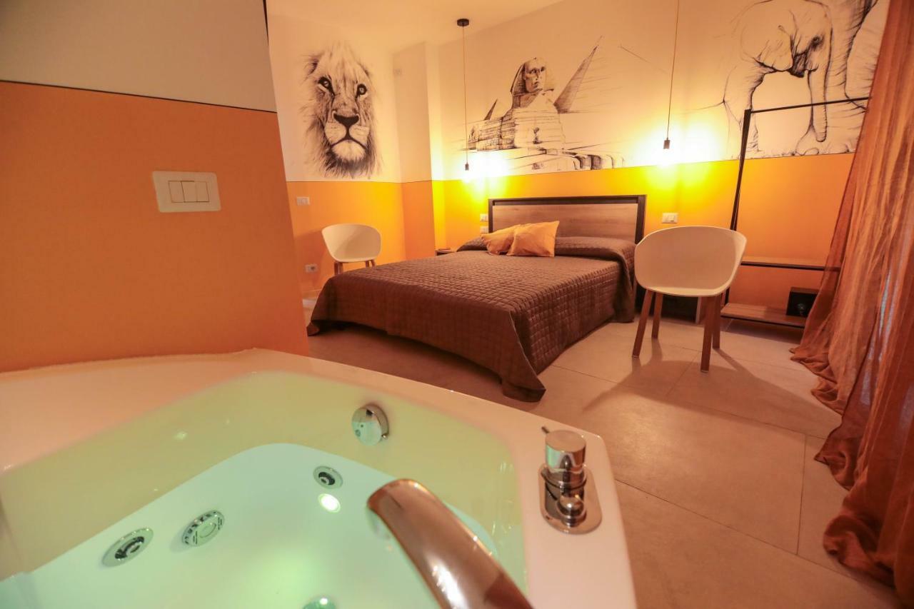 Suite Spa Bath,893515825:JPEG