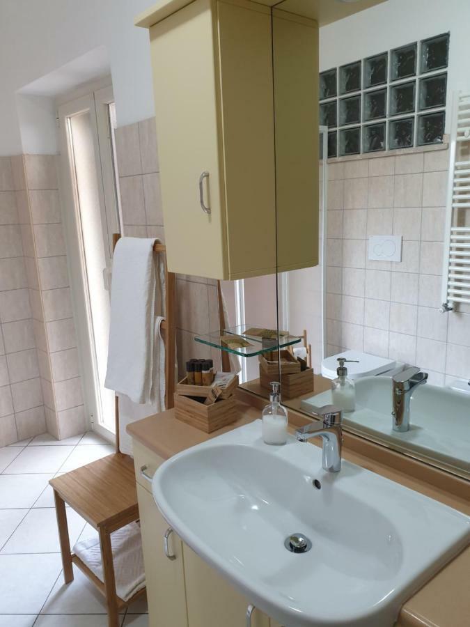 Family Room,902767063:JPEG