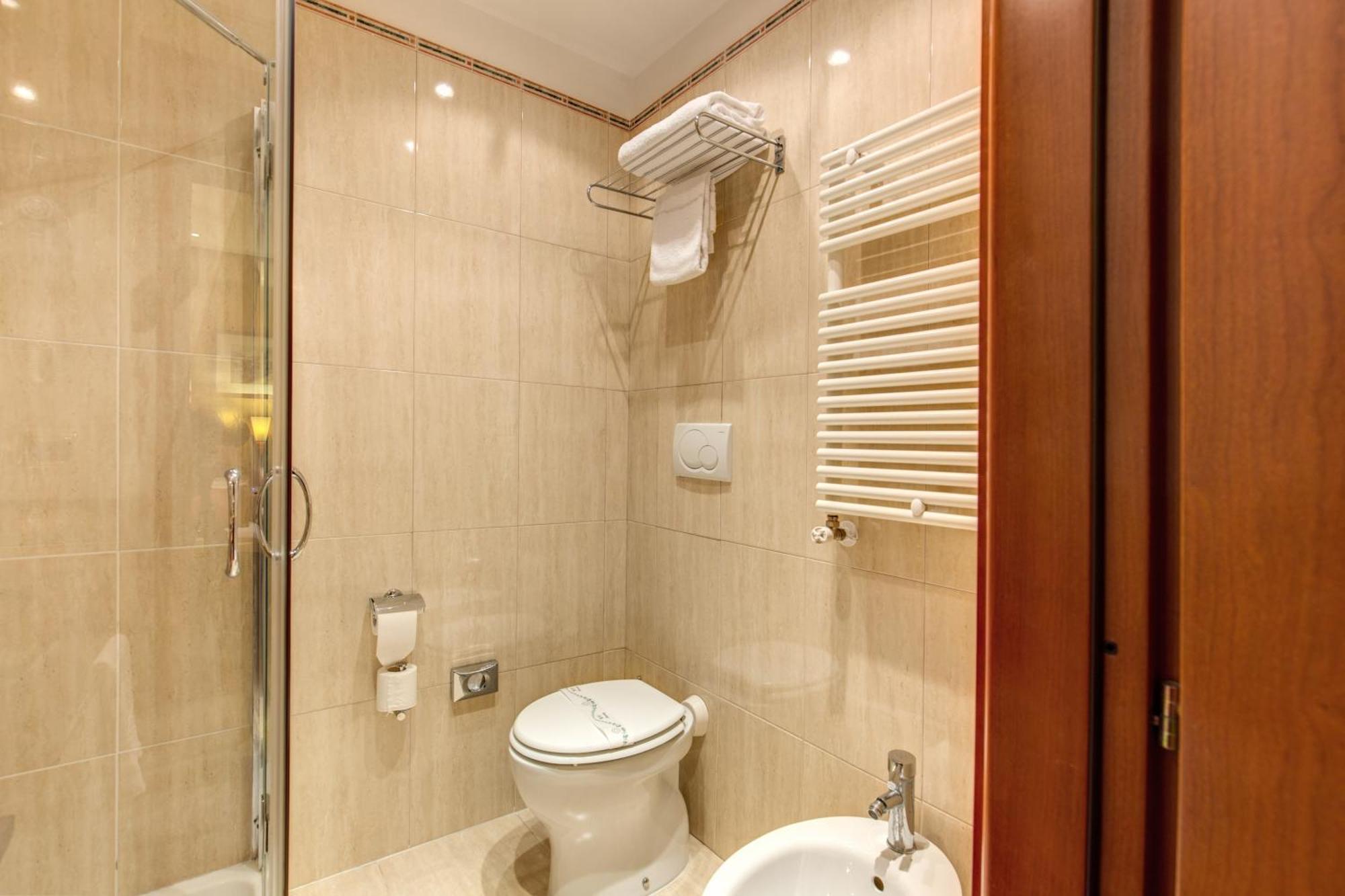 Small Double Room,908607064:JPEG