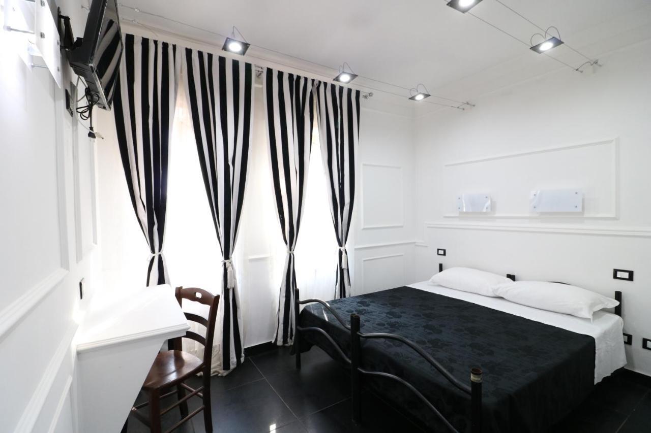 Small Double Room,926788405:JPEG