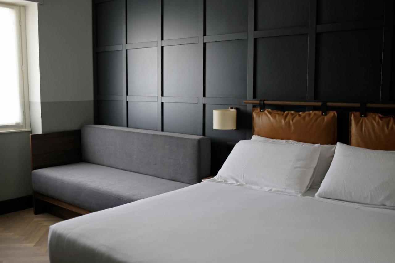 Spacious Room,933264439:JPEG