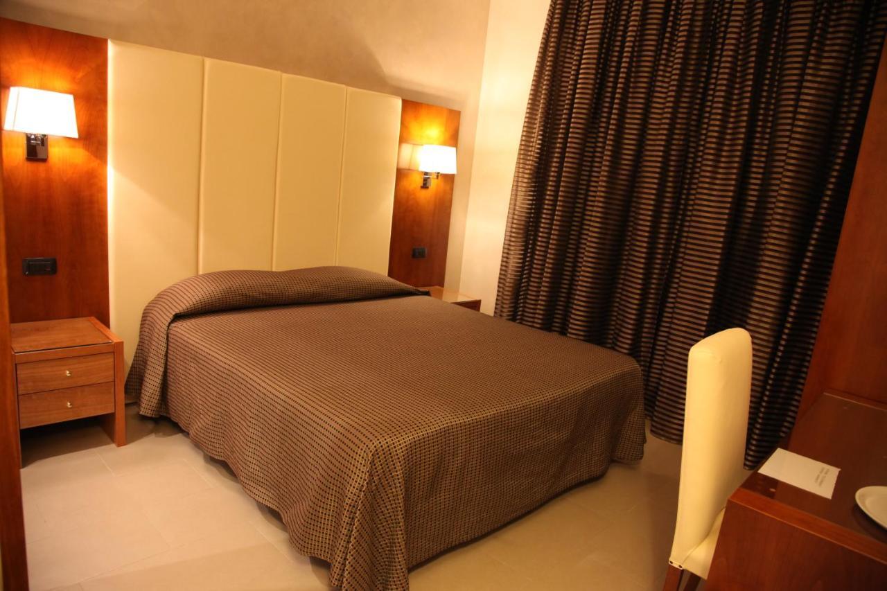 Standard Double or Twin Room,942924010:JPEG