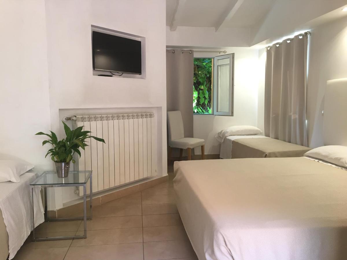 Triple Room,1600218337:JPEG