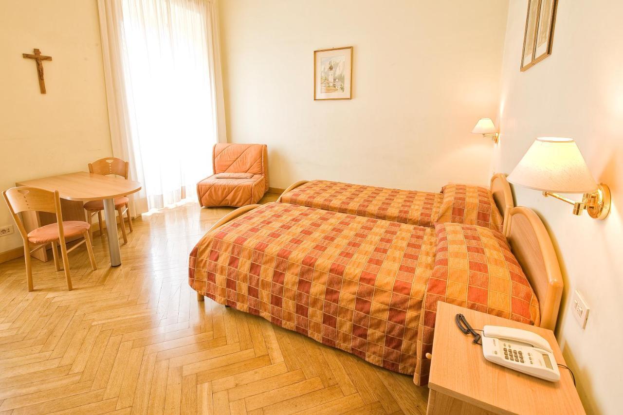 Quarto Triplo com Chuveiro