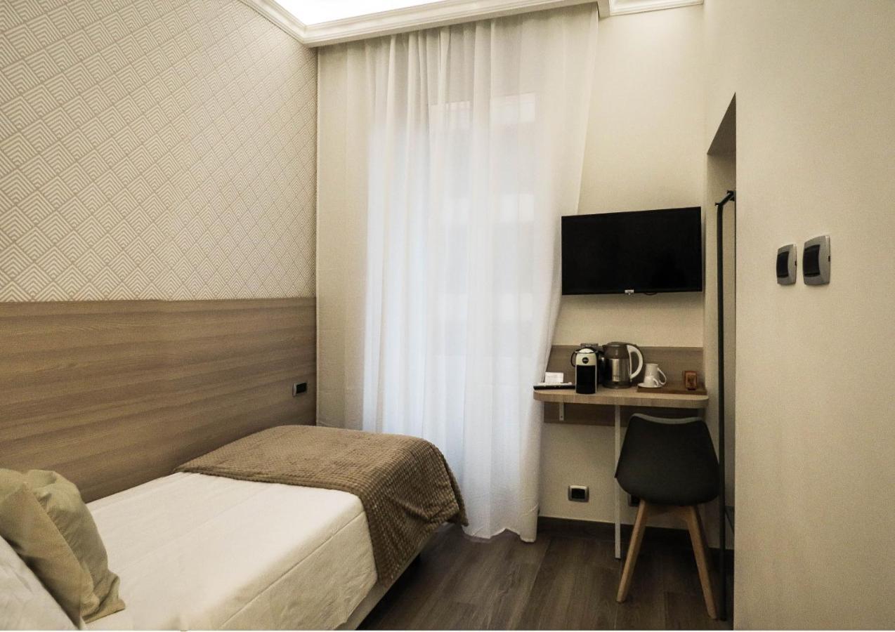 Single Room,955592053:JPEG