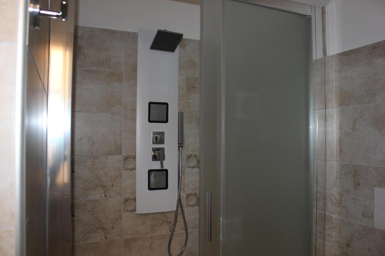 Double Room Private Bathroom,963385027:JPEG