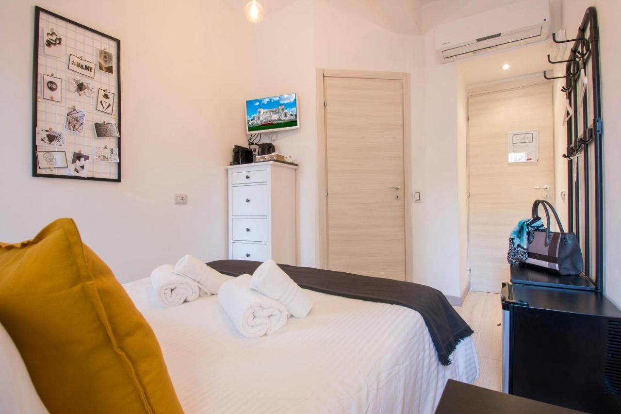 Deluxe Double Room Shower