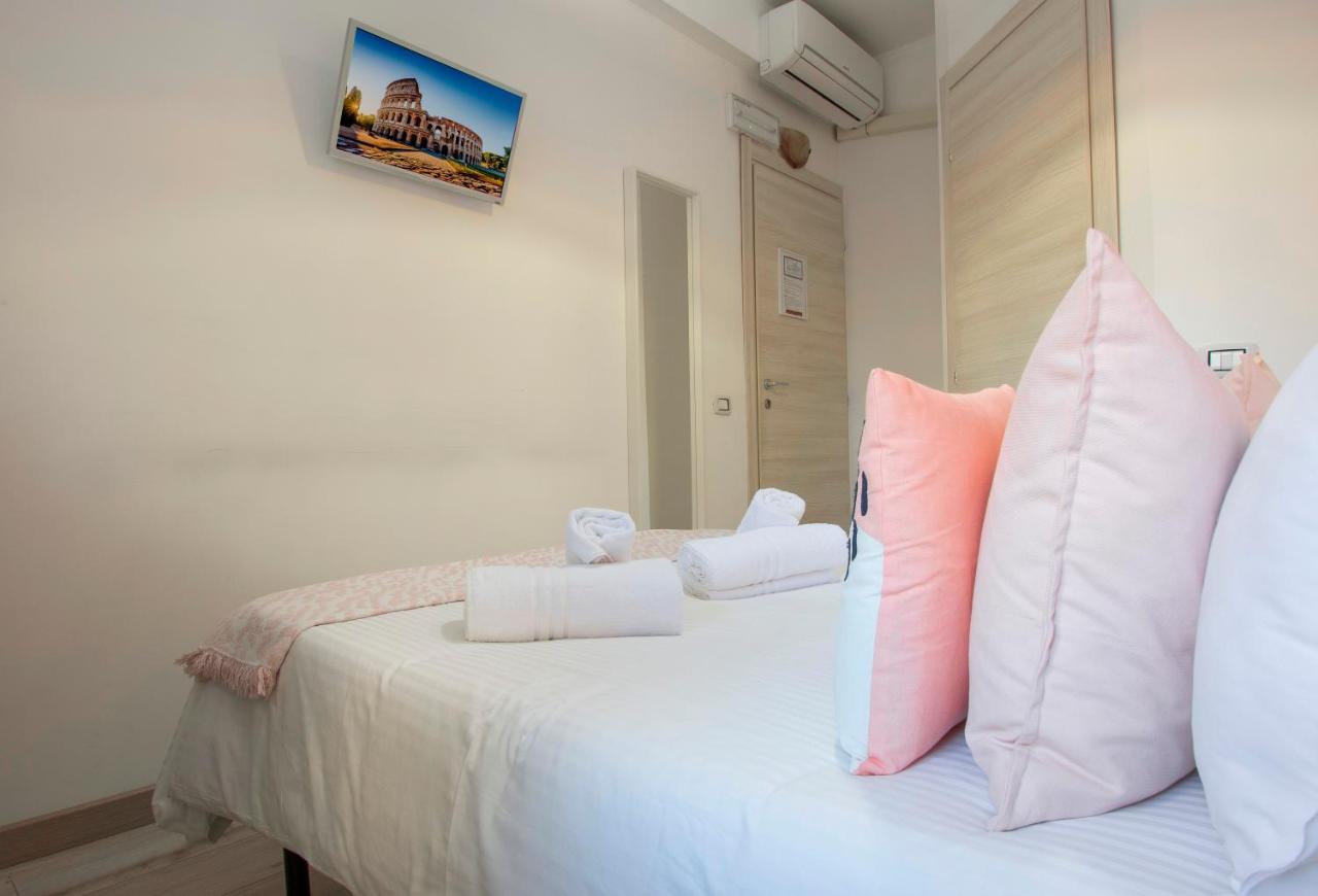 Deluxe Double Room Shower