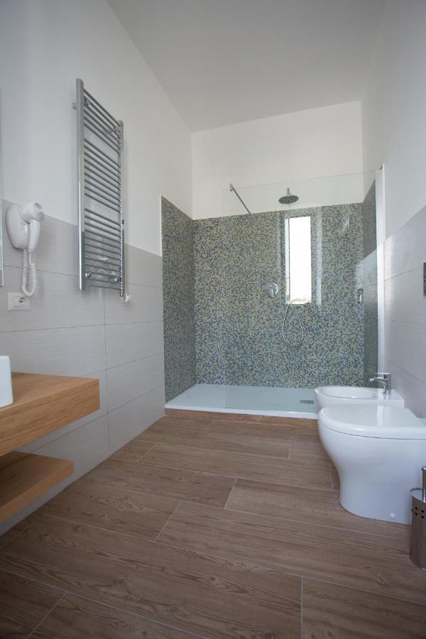 Deluxe Double Room with Balcony and Sea View,975176422:JPEG