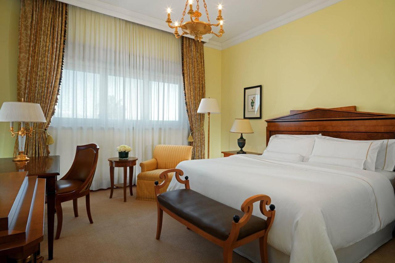 Deluxe Double King Guest room 1 King