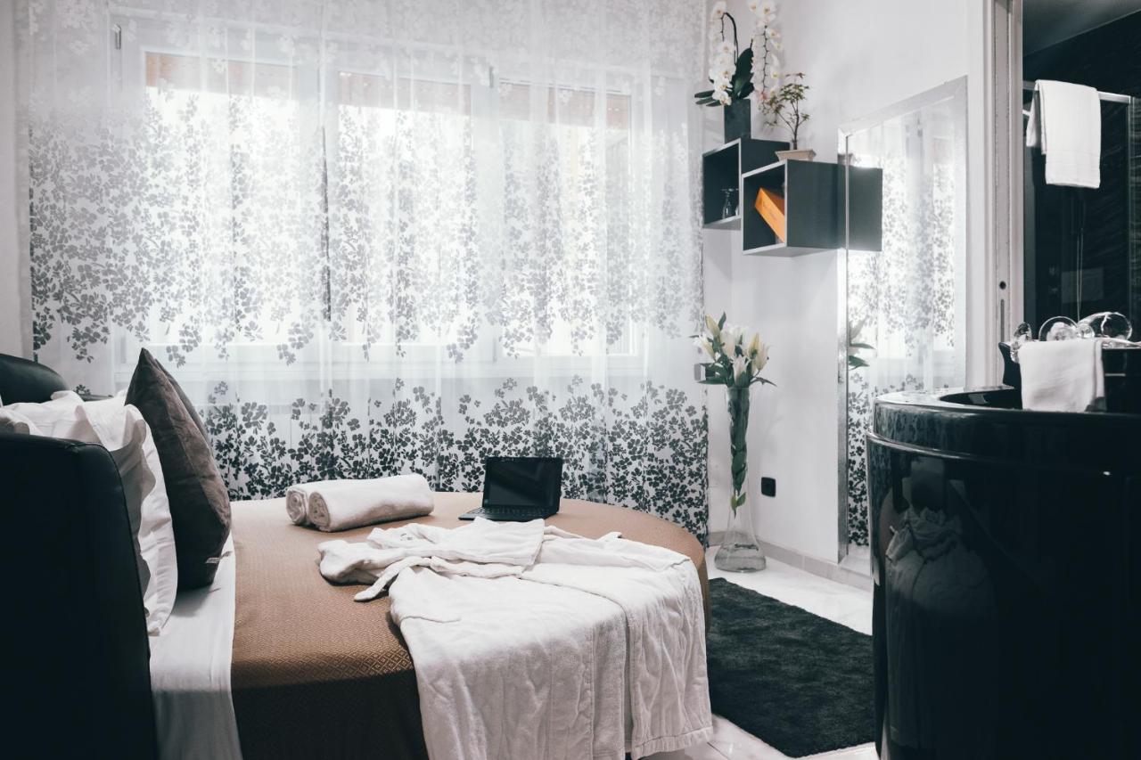 Honeymoon Suite