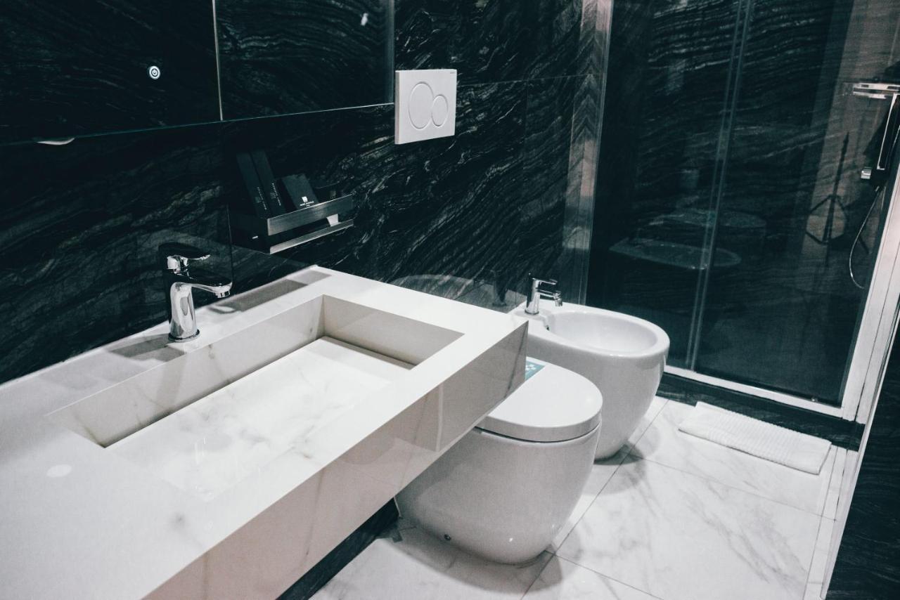 Honeymoon Suite