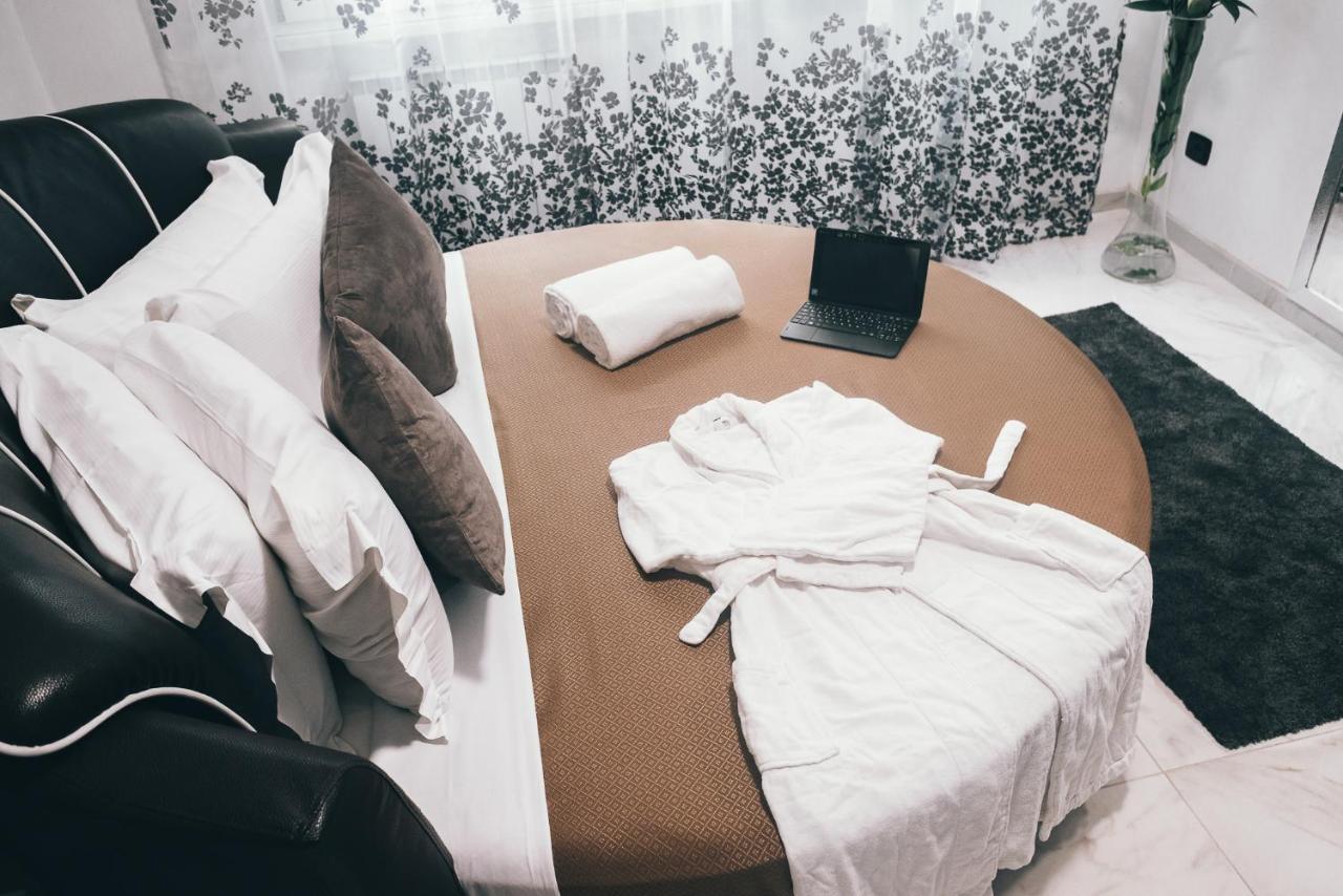 Honeymoon Suite
