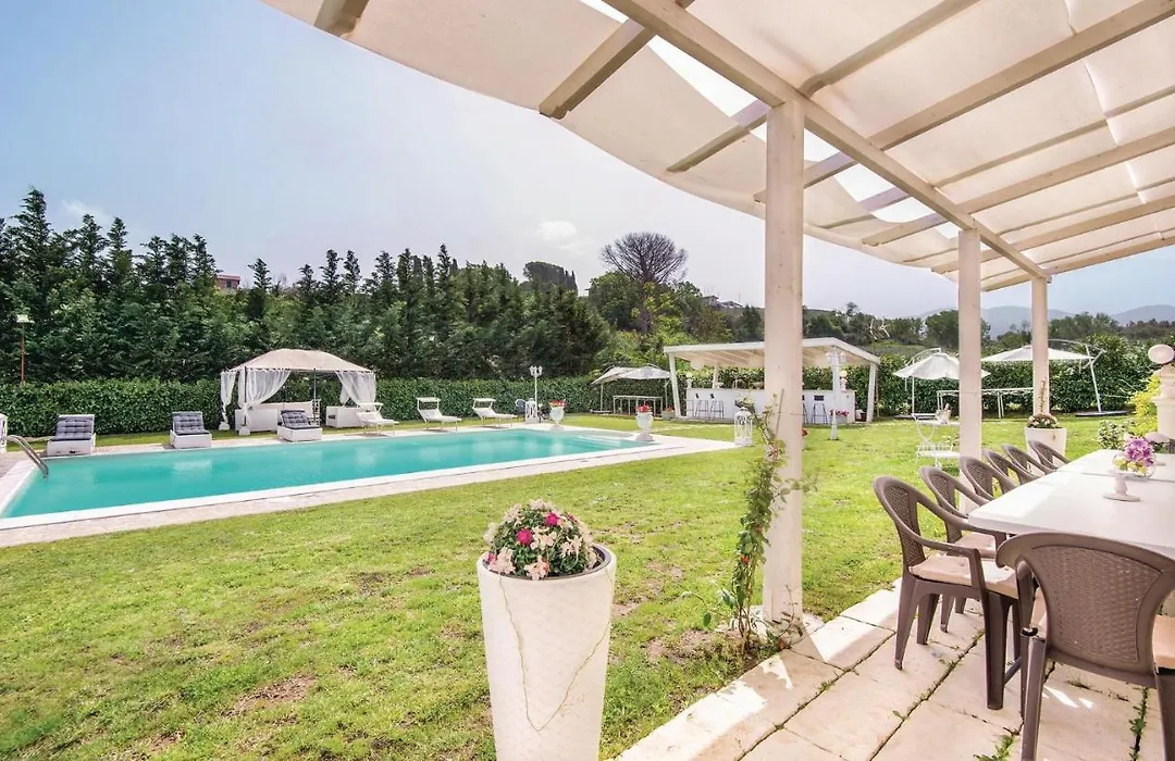 2 Bedroom Stunning Home In Roma-1