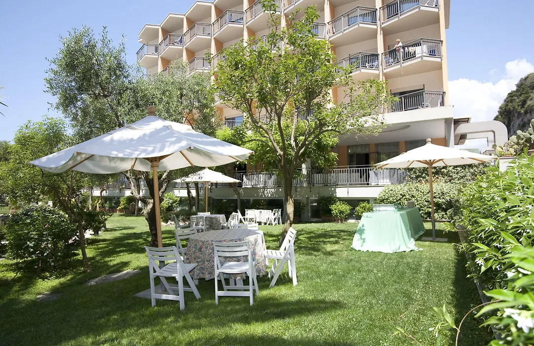 Hotel Serapo-1