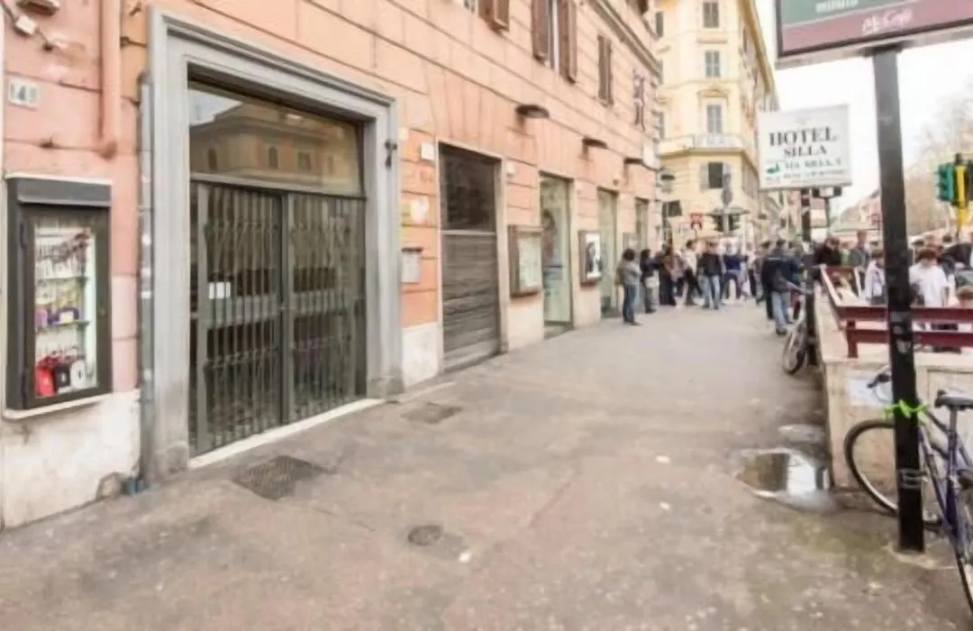Vatican Rooms Guest House-1