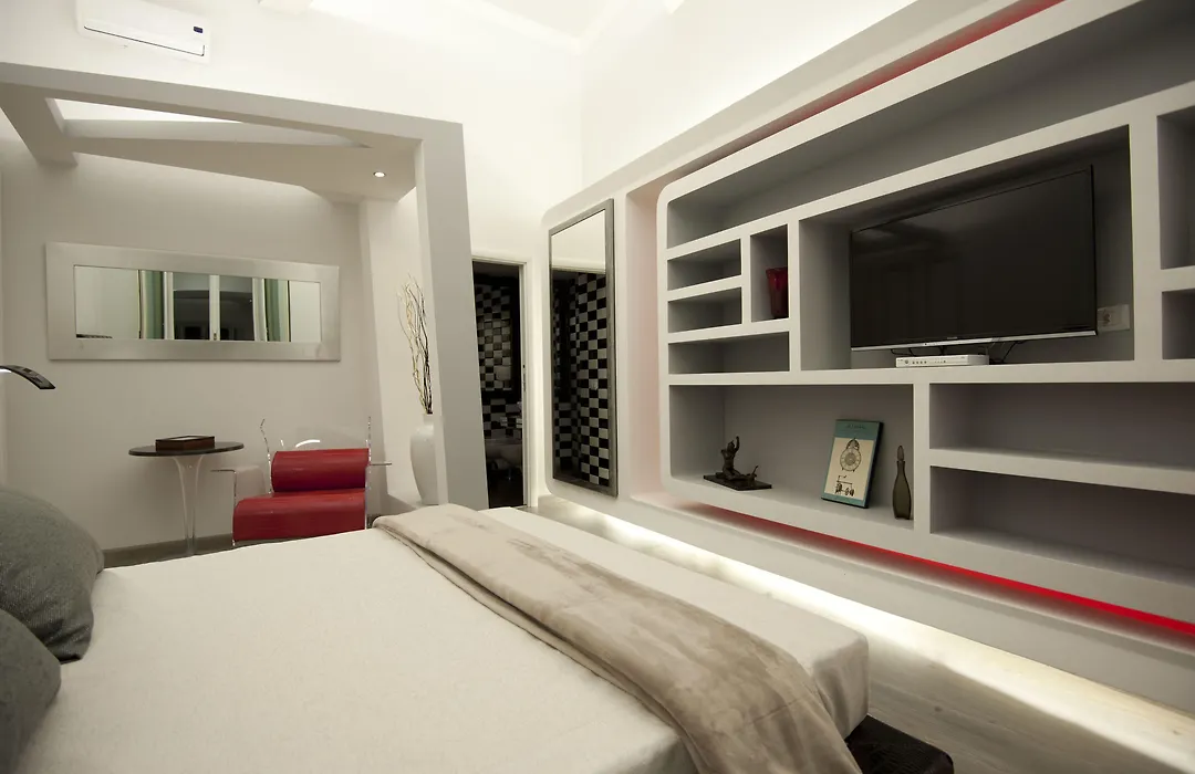 Luxury On The River-1