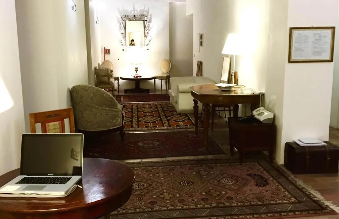 Vicolo Del Lupo Guesthouse-1