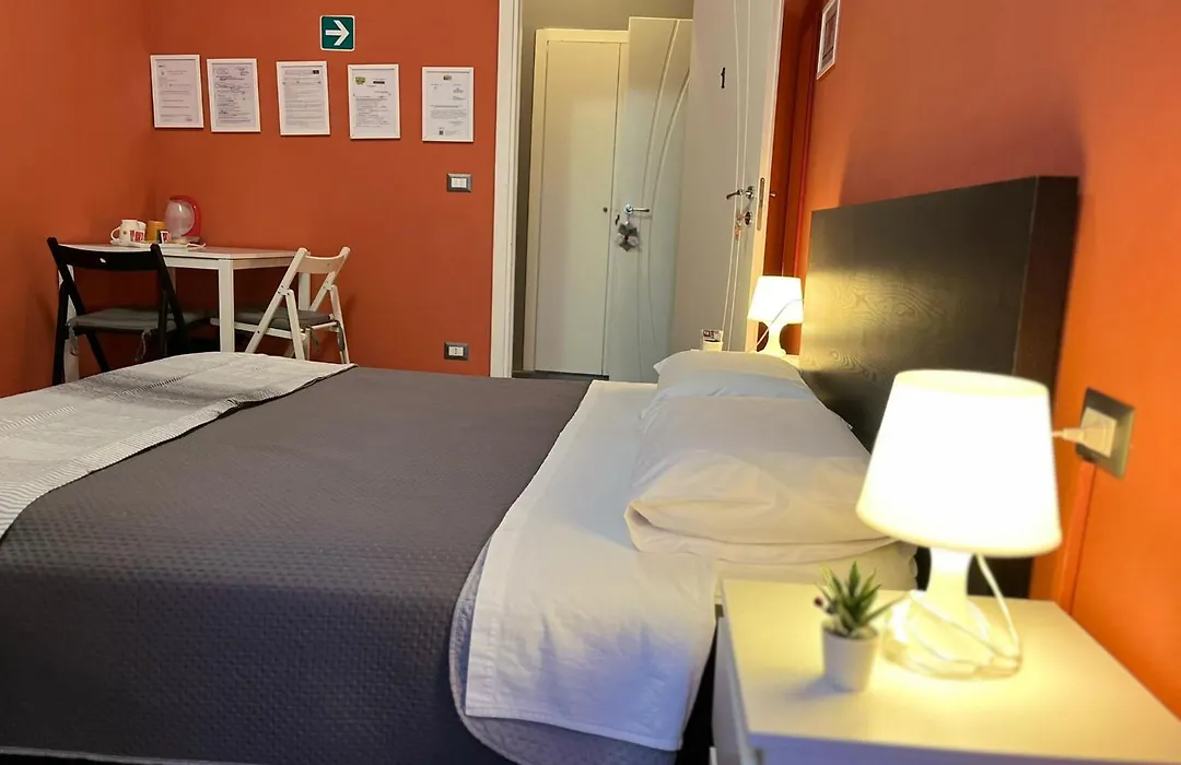 Adriatic Room 50 M Dalla Stazione Ferroviaria Di Ciampino E Dalla Navetta Aeroportuale-1