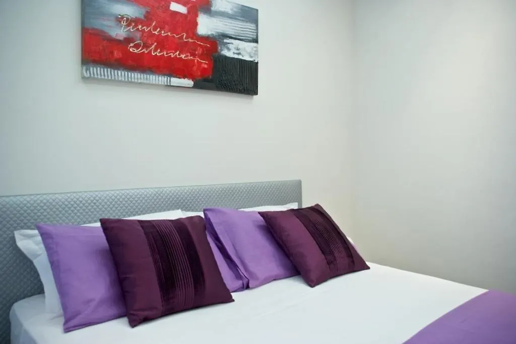 Roma Naif Rooms-1