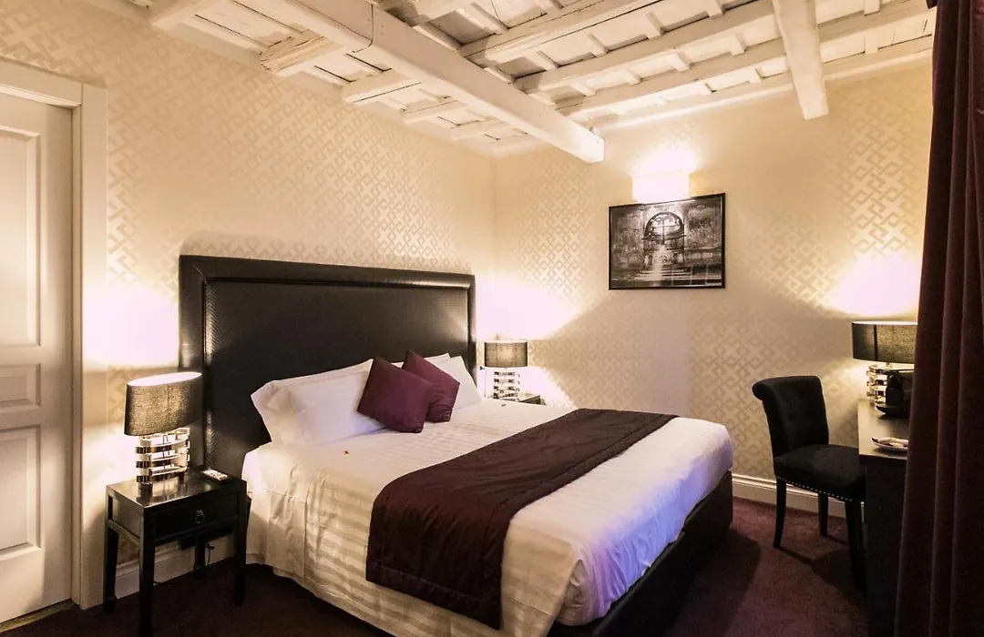Minerva Relais-1
