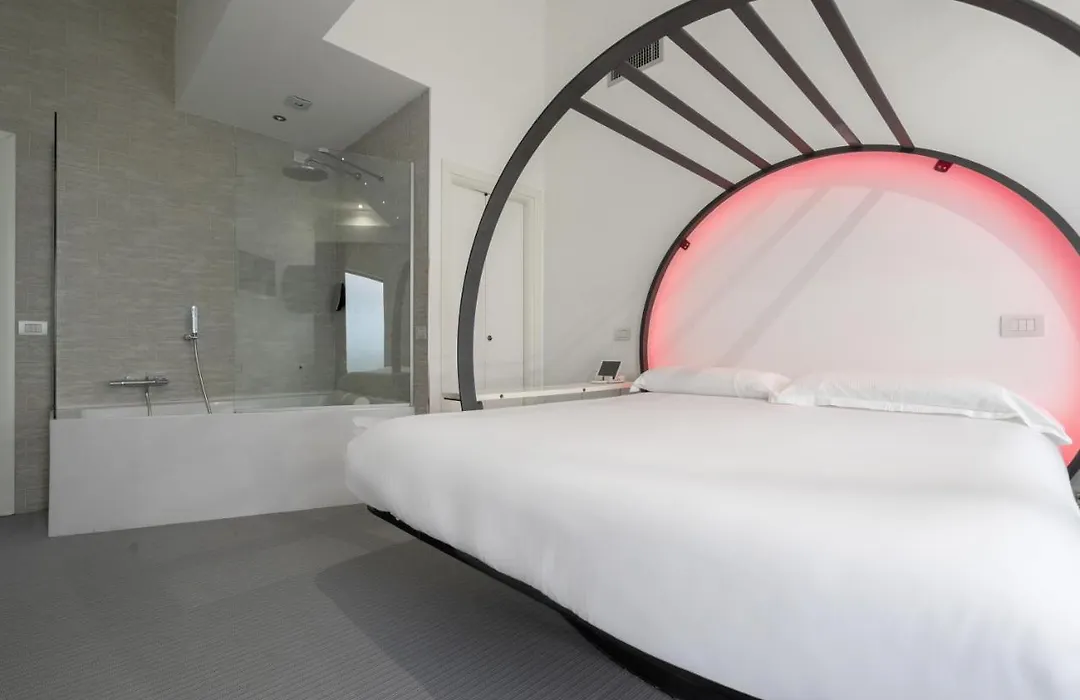 Colosseum Jacuzzi Suites-1