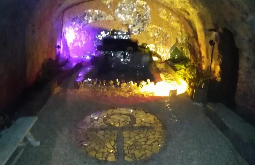 La Grotta degli specchi-1