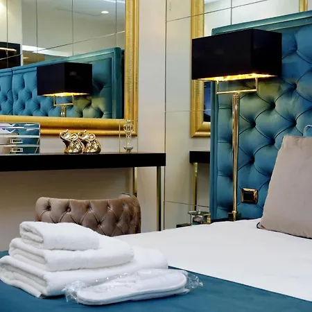 Trevi Diamond Luxury Suites & Jacuzzi-2