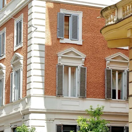 Trevi Diamond Luxury Suites & Jacuzzi-3