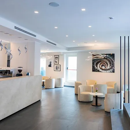 J Maluni City Hotel-3