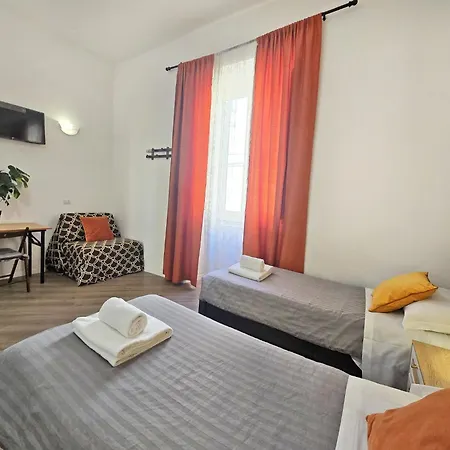 Myomax Guesthouse Hospety Group-2