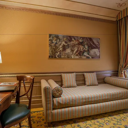 River Palace Hotel-2