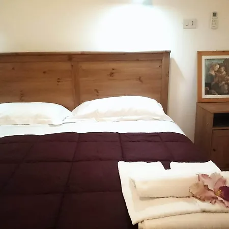 Vatican Rooms Guest House-2