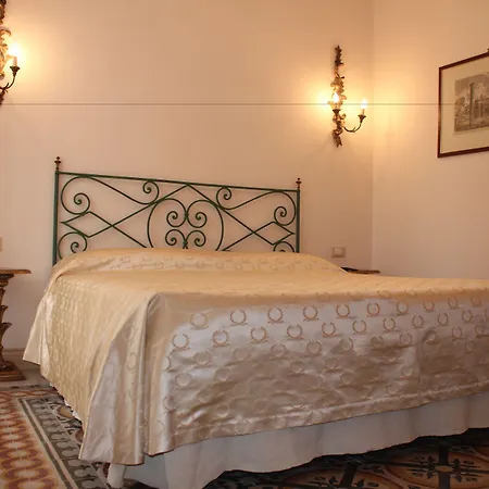 Rome Charming Suites-2