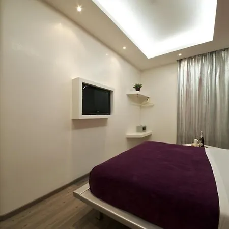 Roma Naif Rooms-3