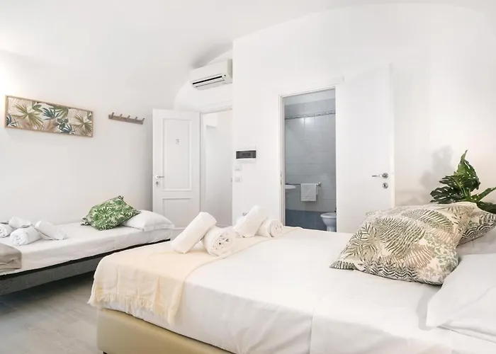 White Candia Guesthouse Roma