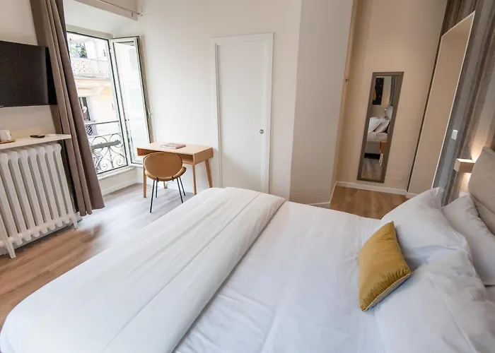 Design 18 Charming Rooms Rome