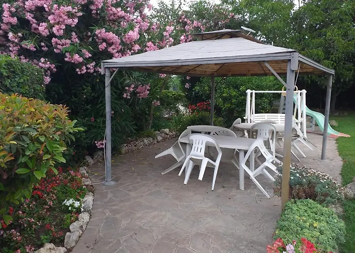 Boutique Apartamento Garden Basement - Seminterrato Max 4 Ospiti - Fiumicino Vicino Aeroporto E Fiera